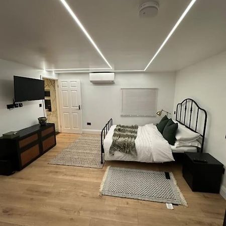 House Villa Watford  Dış mekan fotoğraf