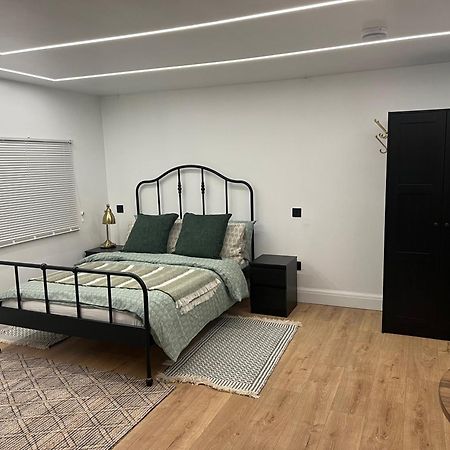 House Villa Watford  Dış mekan fotoğraf